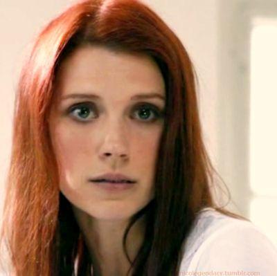 Who am i? An angel. I pulled you out of hell. well, Dean calls me the angel radio. {SPN|SV|@FlxffyUnicxrn}