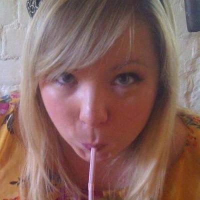 Make up lover, cat mummy, wife to be and Younique presenter! http://t.co/CKGiDs6dQT