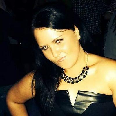 staceybeatty86's profile picture. if you're gonna do it! do it right👌