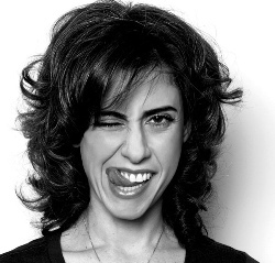 vani__'s profile picture. Danadinhos, estou twittando no @vanifacts! Sigam-me os bons discípulos.