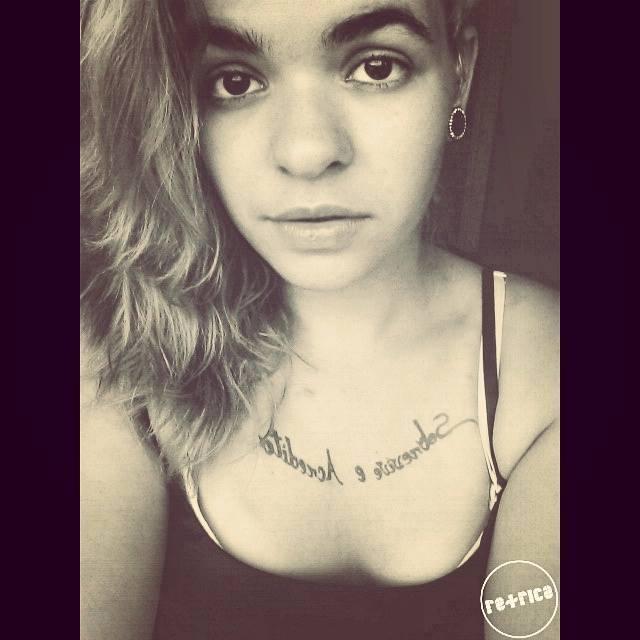 O que você faz quando, 
Ninguém te vê fazendo? 
Ou o que você queria fazer, 
Se ninguém pudesse te ver? ♫
