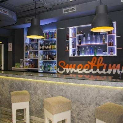 nueva cockteleria en madrid. ven a conocernos,estamos en travesia doctor fleming/esquina padre damian,zona santiago bernabeu.