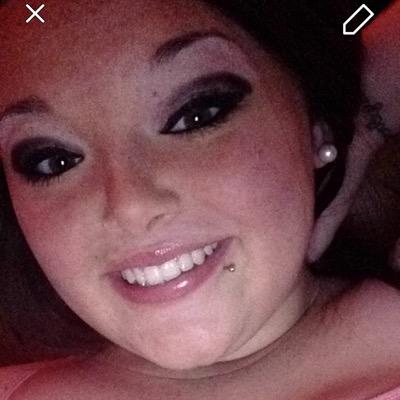 Caitlin Taylor Paige Coots
18 years old
Soon too be a proud nurse. 
Single
Kentucky Girl.