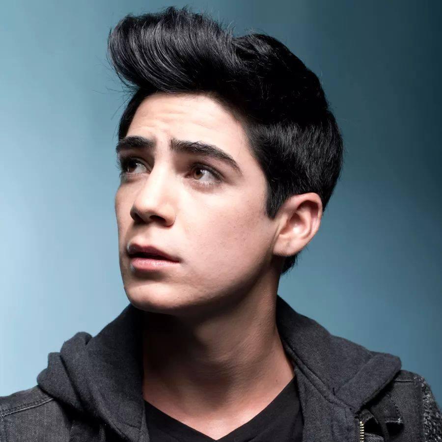 todos los integrantes de cd9 estan guapos pero al que amo mas es ,a jos yo me enamore de el por su sonrisa su forma de ser sus ojos     LOS AMAMOS TODAS ...