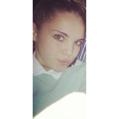 Nivel 15 . Con mas daños que años. Naci para ser feliz , no para complacer a nadie. Desde fuera todo se ve muy facil pero noo siempre es asi .
