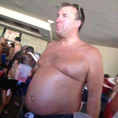 Fiscal Liberal, Social Conservative. Once was one piece away from winning the McDonald's Monopoly game. #Kony2012
