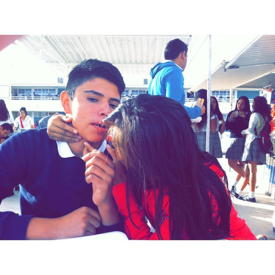 Y te metiste como el agua entre mis manos para quedarte siempre, siempre junto a mi♫❤ ||  Alejandro Aviles ☺ || 25.08.14 || 16 años✌ ||