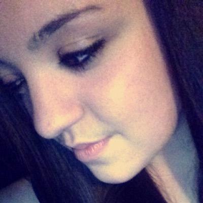 hey my name is miranda. I live on Long Island. I'm 19 years old.