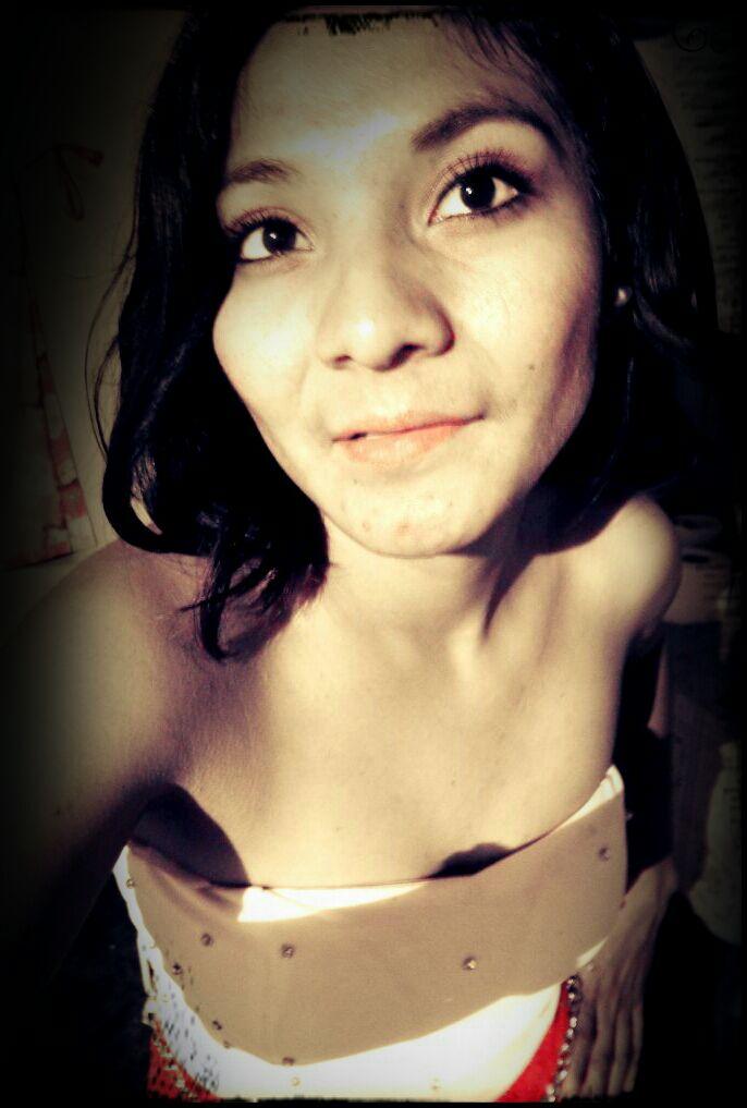 Lore, soy yo, me gusta ser amigable, comprensiva, fan d las sagas de crepúsculo, Alex Campos y Hillsong United, me gusta jugar bollebol y basketbol.....