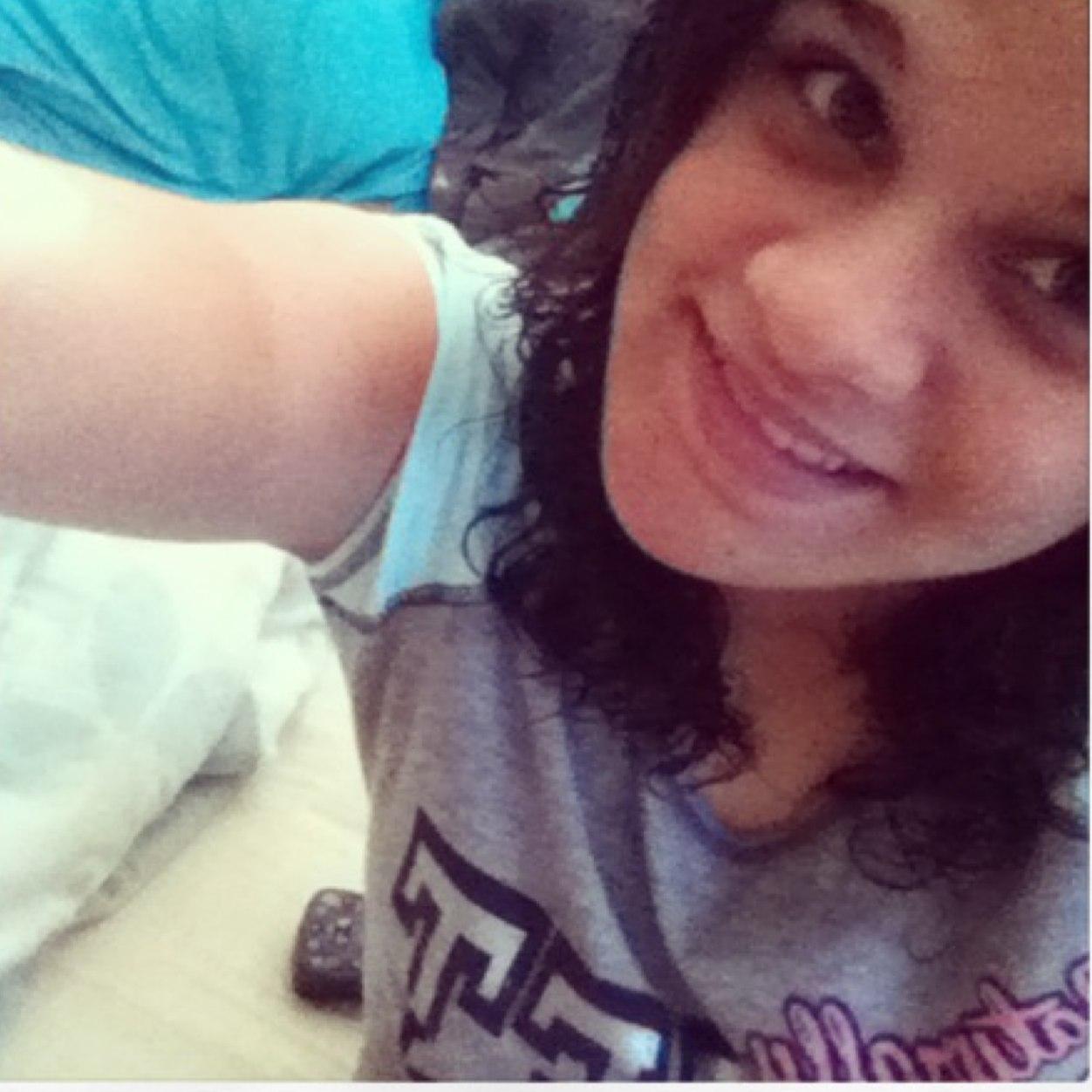 Hi,kik=Deanilette,Instagram=Deanilette. 13 years old & follow to follow :)