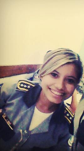 Construindo minha vida, buscando meus sonhos,caindo e levantando, vivendo e aprendendo. Amando e perseguindo One Direction