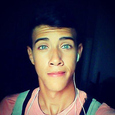 Jogador da Base do Santos..  
Alegre,  simpático..  E Feliz sempre..  #FÉSEMPRE