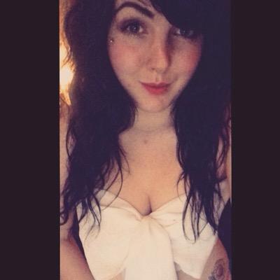 Alexis♋️ | the sun swallowed me. | bong rips #TEAMKUSH | PNW☔️⛅️ |