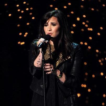 DEMI LOVATO, JONAS BROTHERS, SELENA GOMEZ, MILEY CYRUS. @ddlovato . 28/04/12 - 02/03/13 - 06/05/14
