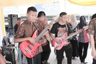 Sedang sibuk buat menata masa depan !!!