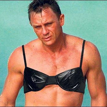 hidethenipple's profile picture. Women want equality right? So why don't men captivate their nipples also? (First and only account like this)