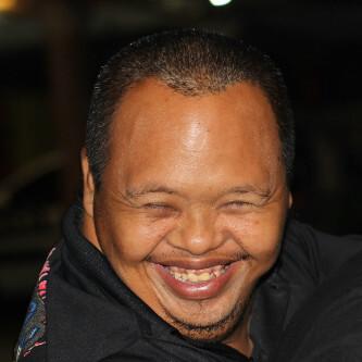 Puitis,Humoris,& Agak sedikit Gila.
