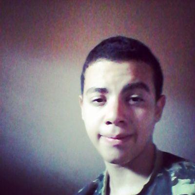 tenho 15 anos, sou estudante, sou intelectual e discreto.