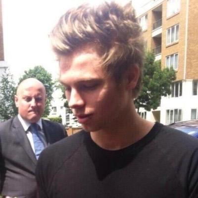 CaIumm5SCS's profile picture. follow @fratbcylrh :)