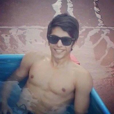 Hola Me llamo juliana Bueno Amo a gonzalo Gravano el es unico es divino es PERFECTO Bueno no me gusta la gente flsa ni creida nshe Gonzalista A muerte Mua mua :