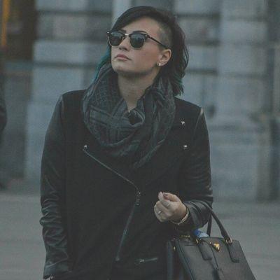 follow @lovatosxbea to help her reach her goal of 1.5K by new years cause she gave you this free follow