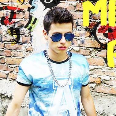 somos el primer club de fans de Gde Mitchel Rush https://t.co/12f7QRBUcm