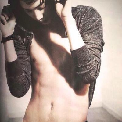 หล่อมาก รู้แค่นี้ก็พอแล้ว .แสยะยิ้ม #ฟอลแบคบอท