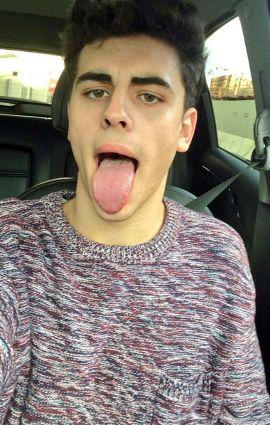 follow @paudomatthew bc she gave you this free follow