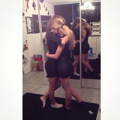 instaa ; suus.romy . zit nooit op twitter dus eehm geen berichtje verwachten q . mhc de reigers b2 , kmc 3h2 . xo
