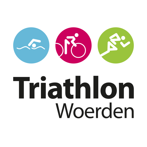 Elk jaar op 2e Pinksterdag in Woerden: Zwemmen in de Singel, fietsen op een autovrij parcours en hardlopen door de binnenstad.