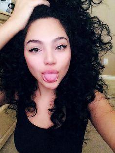 Caty_1227's profile picture. 