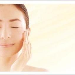 ニキビをなくすため アカ お尻は体の中でも清潔に保つことが難しく汗をかくと雑菌も繁殖しやすく下着のせいで通気性も悪いのでニキビができやすいです お尻ニキビが椅子に座るという刺激によって潰れたときニキビ跡になりそれが 黒ずみ色素沈着になって