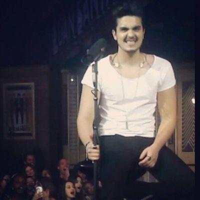 Cada uma tem um anjo e o meu anjo é você.. (@luansantana) 
         E que o futuro me traga seu abraço! ♥
Since: 24/10/2012
