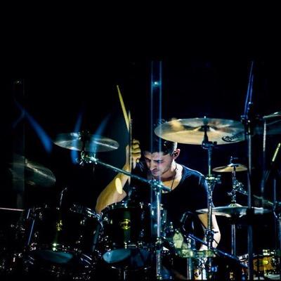 Baterista / Percussionista...Shows, Gravações. Atualmente acompanhando o cantor Luan Santana. https://t.co/PS3wTVj5Jx Instagran @Djvbatera