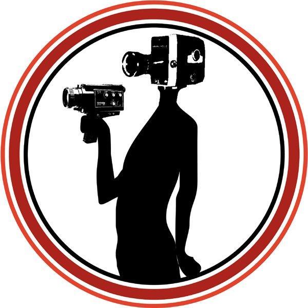 Lo nen de cal Boquet de Cervera! Si em busqueu estic a baix a l’esquerra intentant fer cinema 🎥✊🏼 o bé perdut per la muntanya 🧗🏻♂️🏔