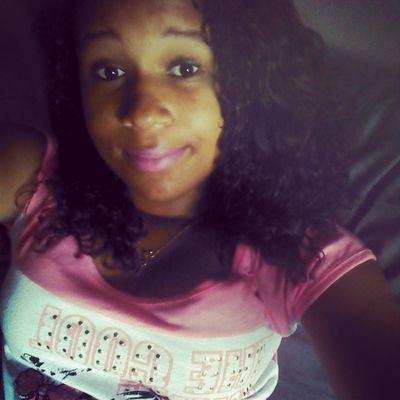 Sou chata , estranha , sensível , simpática , carinhosa , maluca , anormal mais sou legaal ✌ , WhatsApp : 975931104