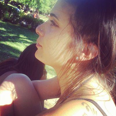 19 años. Chivilcoy, Argentina. Soy algo bipolar, un poco loca, sincera. Me gusta pasar el tiempo con amigas. JAMÁS ALGO QUE VALGA LA PENA SERÁ SENCILLO.