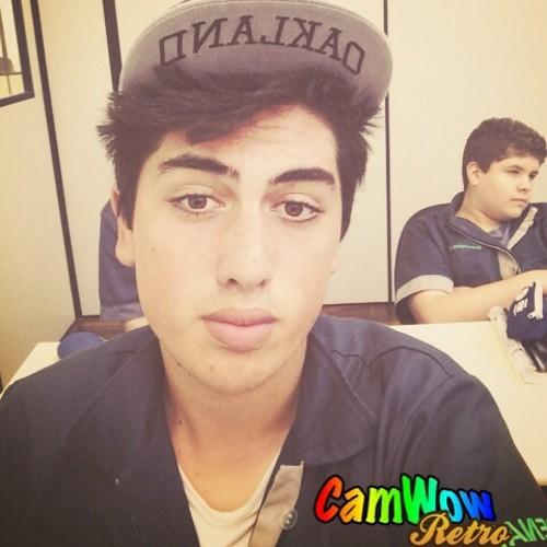 minotilucas15's profile picture. E eu não liguei por que eu sou tão moleque ✌