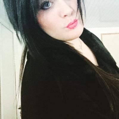 Snapchat : laulauw.e -- Facebook : Everaert Laura -- Instagram : @Lau.evrt