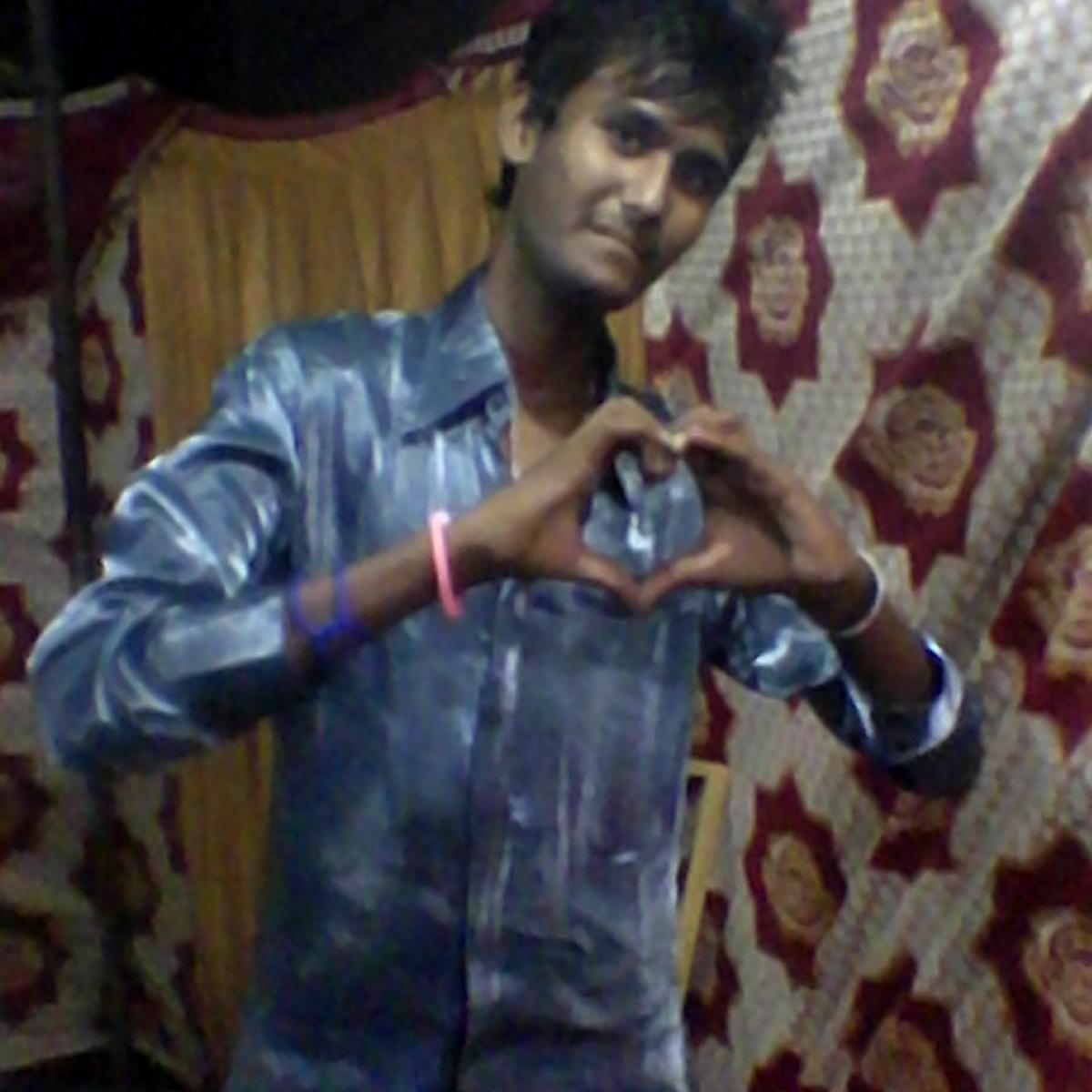 amirvictar's profile picture. 