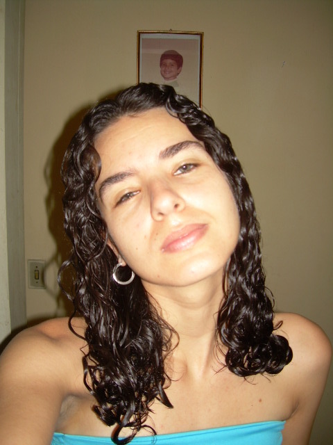 Sou a poetisa que que pinta uma aquarela perfumada. Sou a desenhista do traço mais suave que romanceou um Pensamento Azul !!!