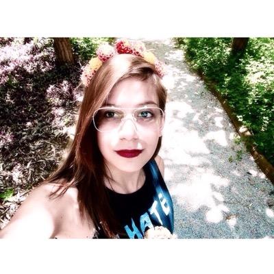 mellolaura_'s profile picture. snap: mellolaura insta: _mellolaura