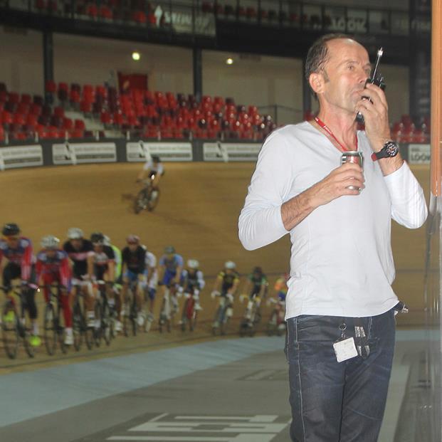 Un peu sexa-gêneur et mélancomique !!! « Passionneur » au vélodrome Olympique de SQY !!