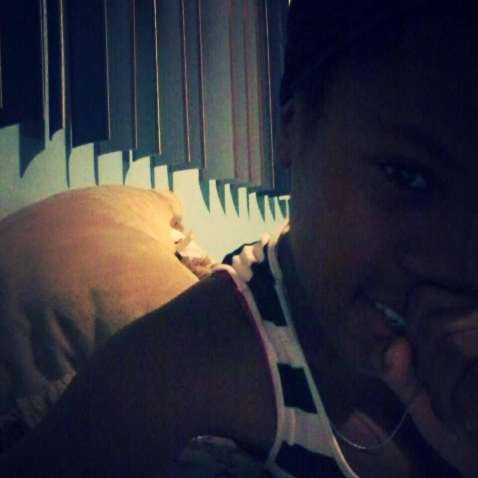 Queen_Rena  waz hay!! :*  Treat mi how ya want be treated.  Follow fa A Follow Bak @Kerena_G