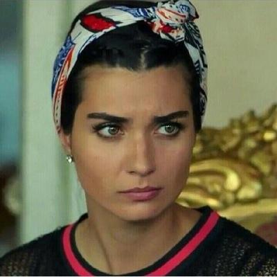 ‏كآيدٍه ما تليين لمّن بغاهآ.