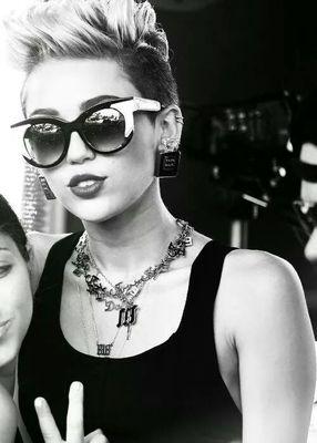 adoro miley e le voglio bene