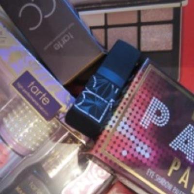 Beauty editor, art director and professional makeup tester. Follow me on photo shoots, backstage, and much much more!