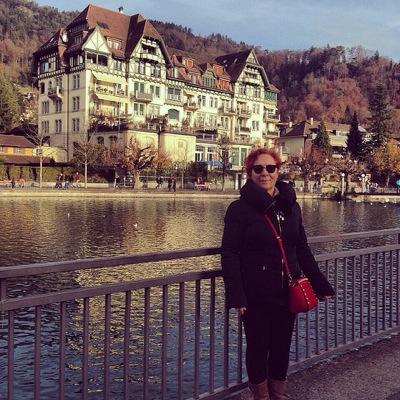 Emekli Bankacı, İstanbul Üniversitesi Fen Fakültesinde okudu 68 kuşağından olmak bir ayrıcalıktır düşüncesinde İzmirli...