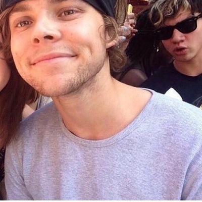 Hi hope your having a great day:-) dont follow me, please follow @lukeynialler1 instead and maybe help try and get me a follow off niall by rting that below