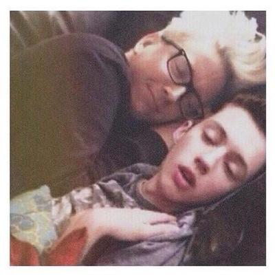 here to spread positivity in the troyler fandom. to make u feel loved.